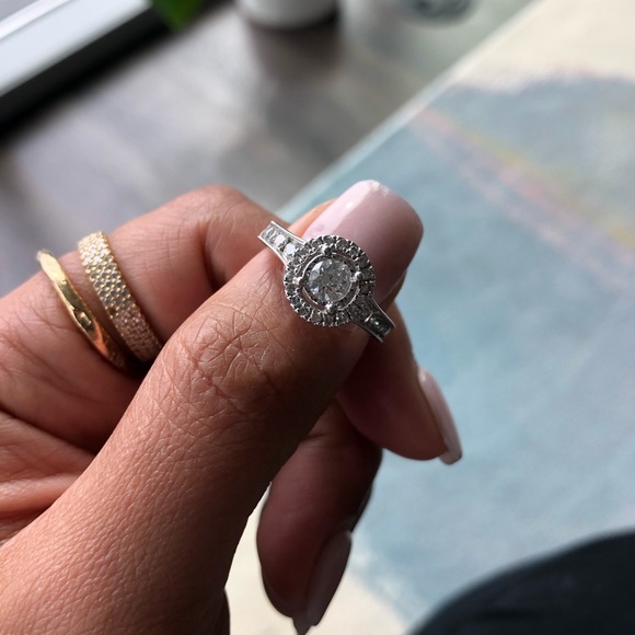 Diamond Engagement Ring (REAL) - Picture 4 of 13